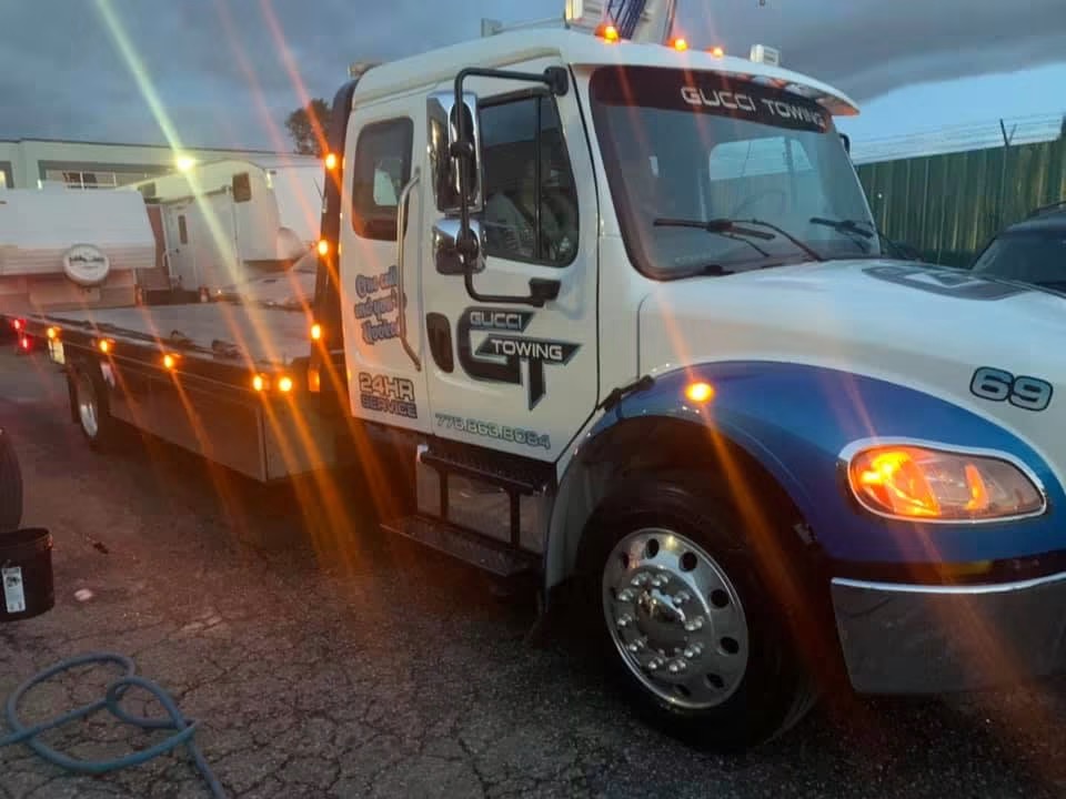 Gucci Towing flatbed tow truck freshly detailed